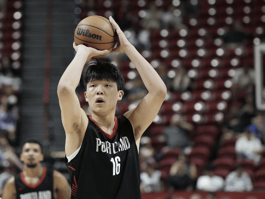 杨瀚森3场狂轰4个三分，CBA一赛季才进15个！感谢NBA解锁最强小杨