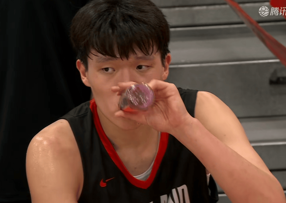 杨瀚森3场狂轰4个三分，CBA一赛季才进15个！感谢NBA解锁最强小杨