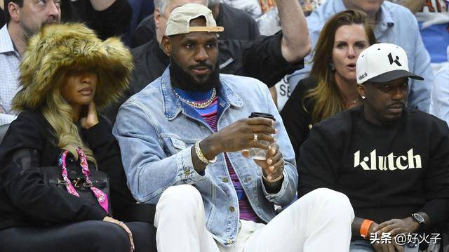 NBA传闻：勒布朗·詹姆斯与湖人队“从未讨论过”交易和买断