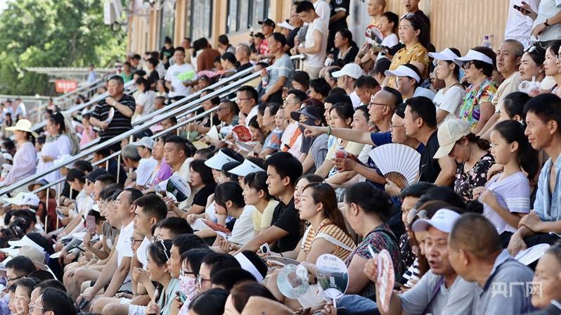 绿茵再沸腾！贵州“村超”暖心重启