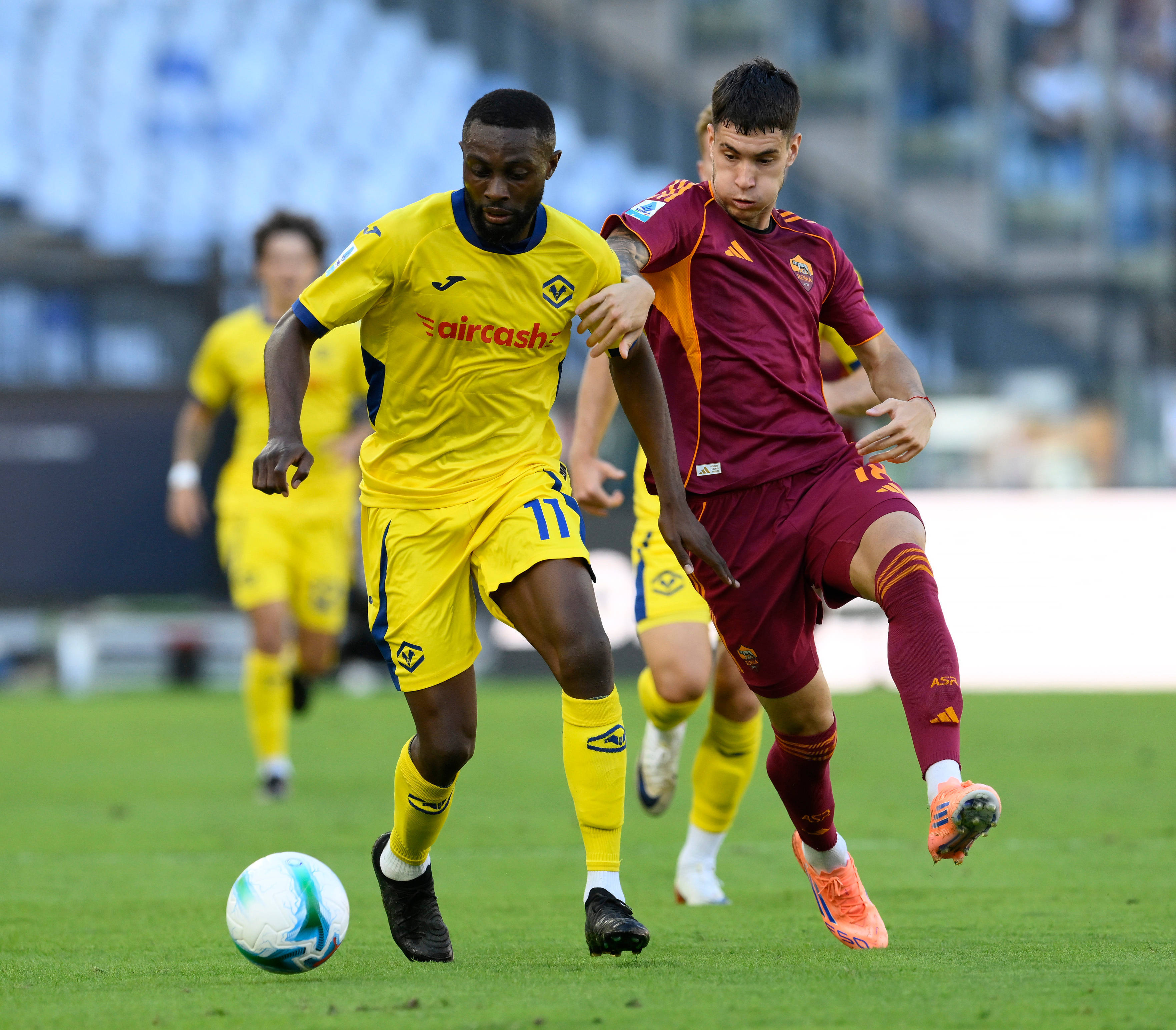 （体育）足球——意甲：罗马胜维罗纳