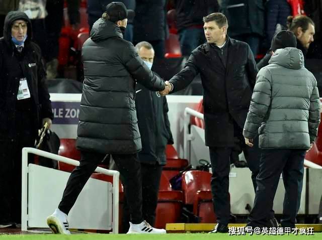 诺丁汉森林新帅肖恩戴奇继续禁止球员训练时佩戴保暖脖套和帽子!