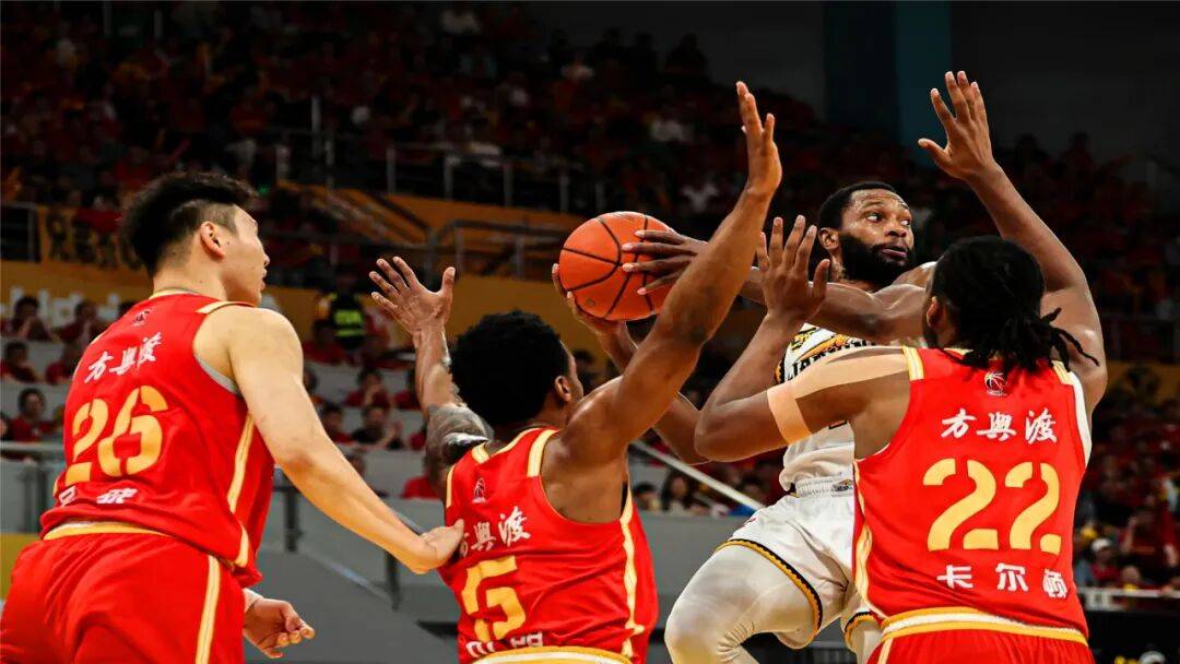 关系破裂!“CBA三双王”在线讨薪,杨鸣爱将确定重返CBA