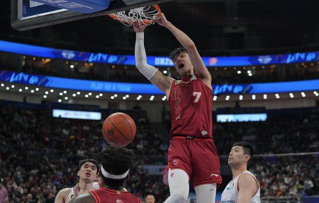 完成续约 重回CBA赛场 曾凡博继续为北京男篮征战